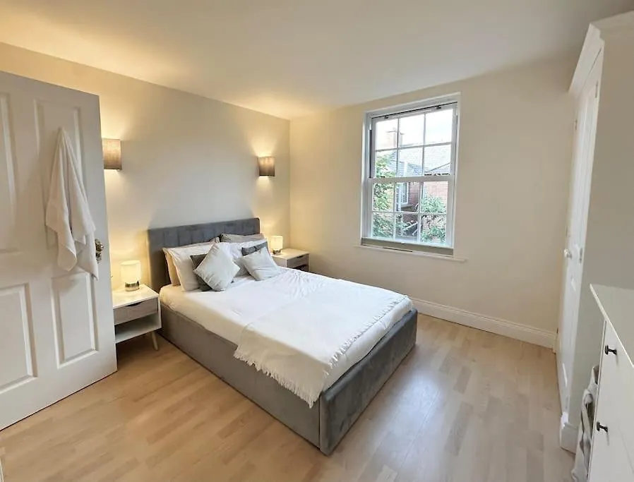 Belfast Quarters- Botanic Apartment