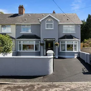 Chestnut House, Beautiful, Spacious & Comfortable Holiday home